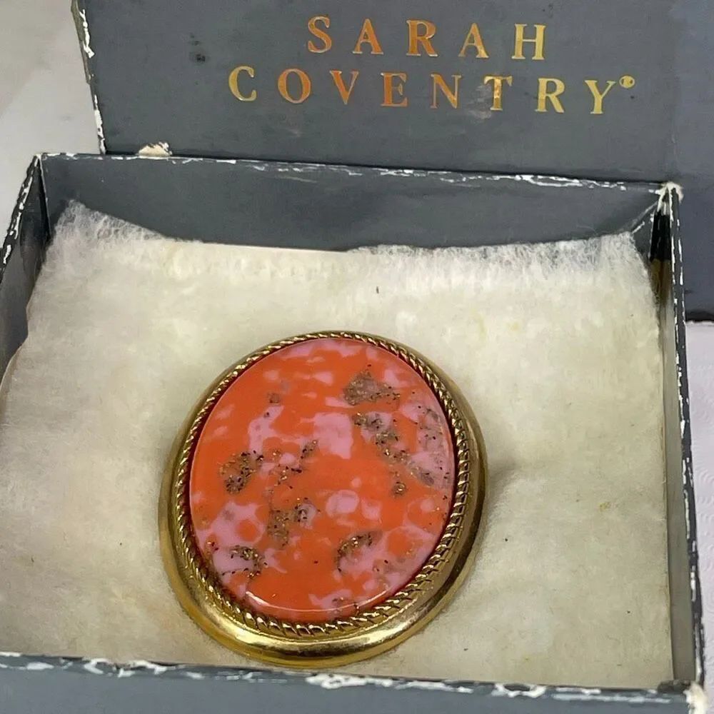 Vintage 1974 Sarah Coventry coraline brooch pendant in original box